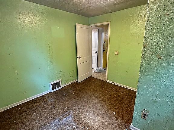 5th image of 4290 Collins Rd