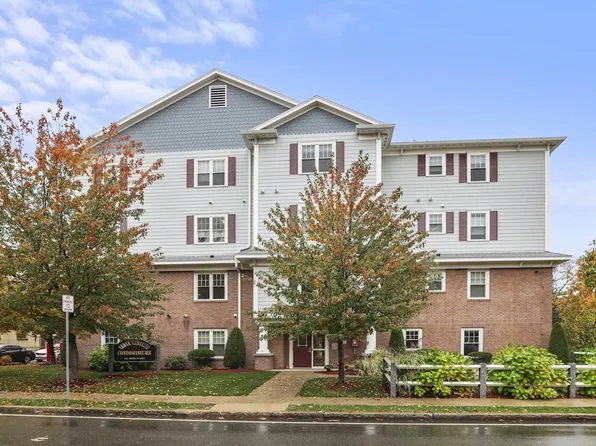 185 Essex St #2B-6, Melrose, MA 02176