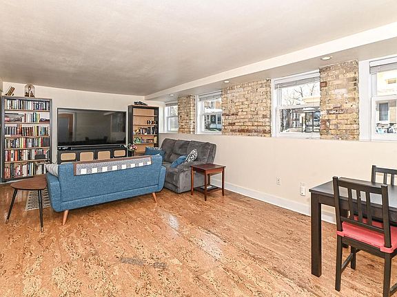3rd image of 1904 N Farwell AVENUE #N