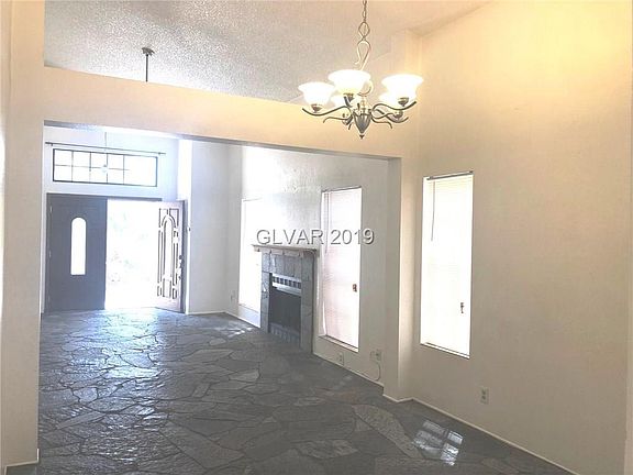 2nd image of 4945 Fiesta Lakes St