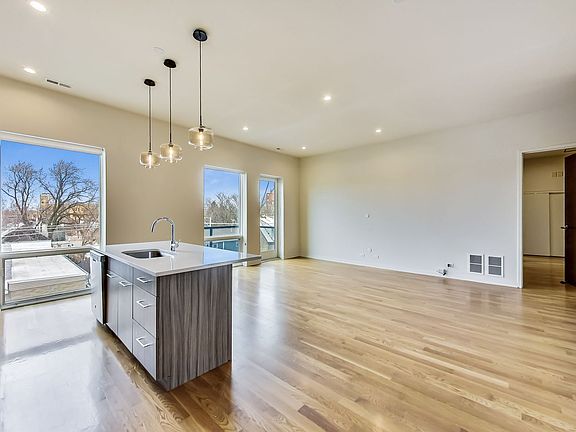 3rd image of 1728 W Division St #403