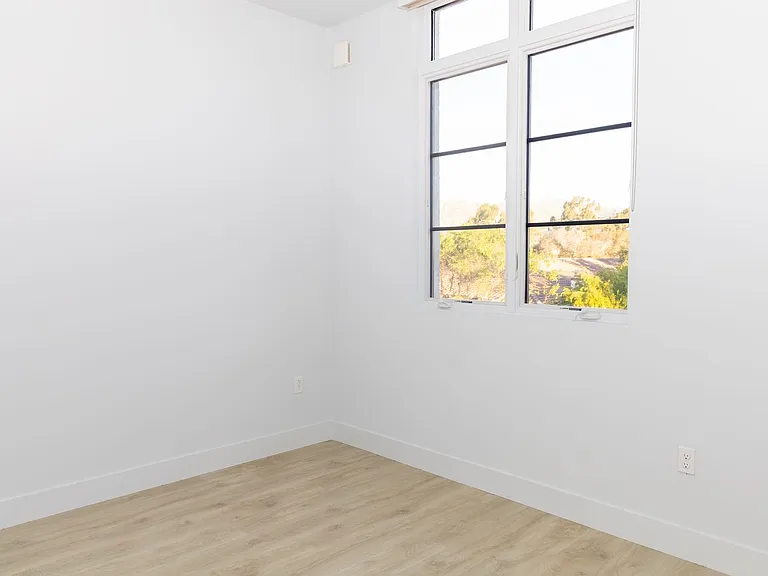 72 W Santa Clara St — Photo 16