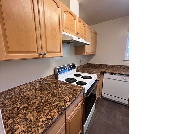 2nd image of 2 Davis Dr #F