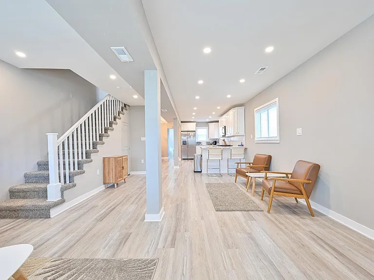 203 N Somerset Ave — Photo 5
