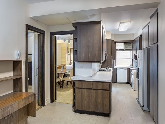 4th image of 25 E 86th St APT 5A