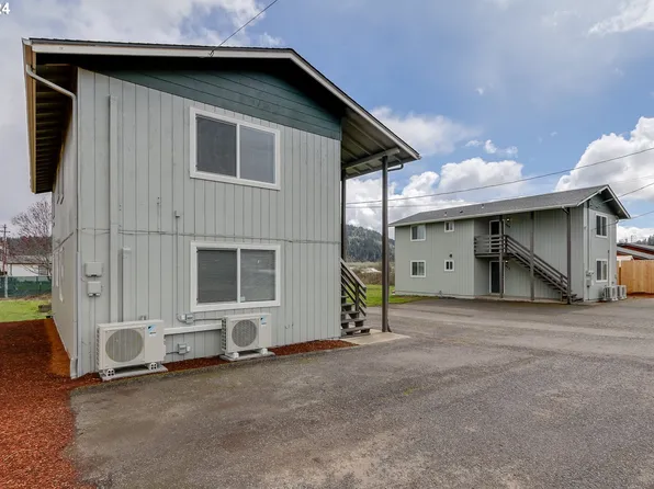 904 S Comstock Ave, Sutherlin, OR 97479