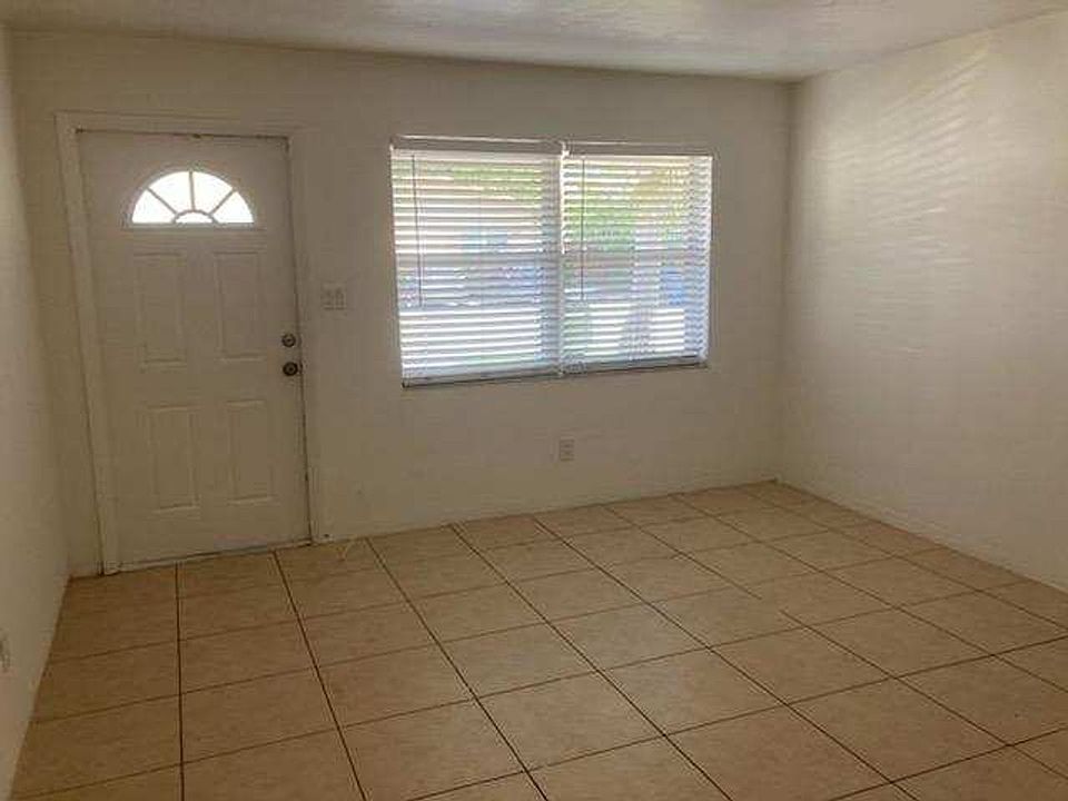 1st image of 921-25 SW 15th Ter #923