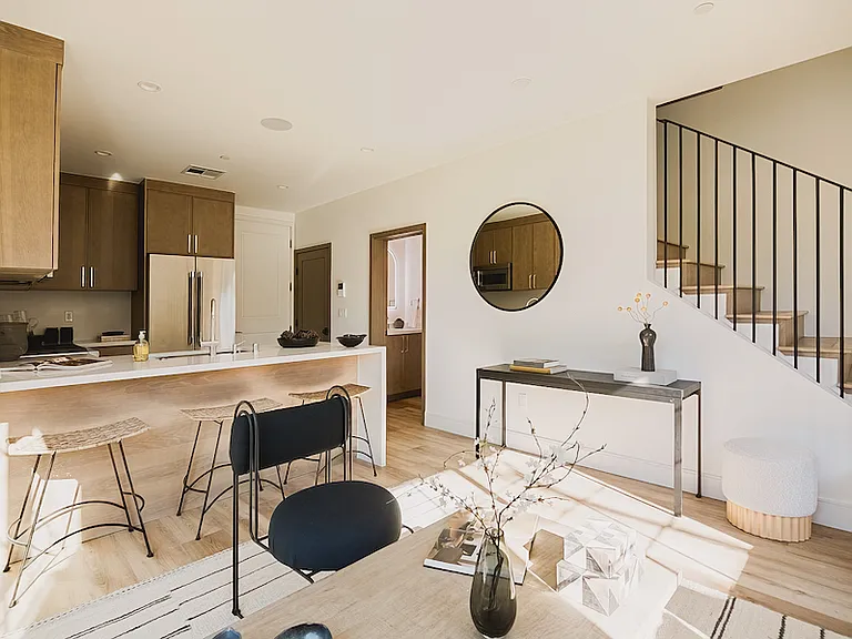 11024 Hortense St — Photo 6