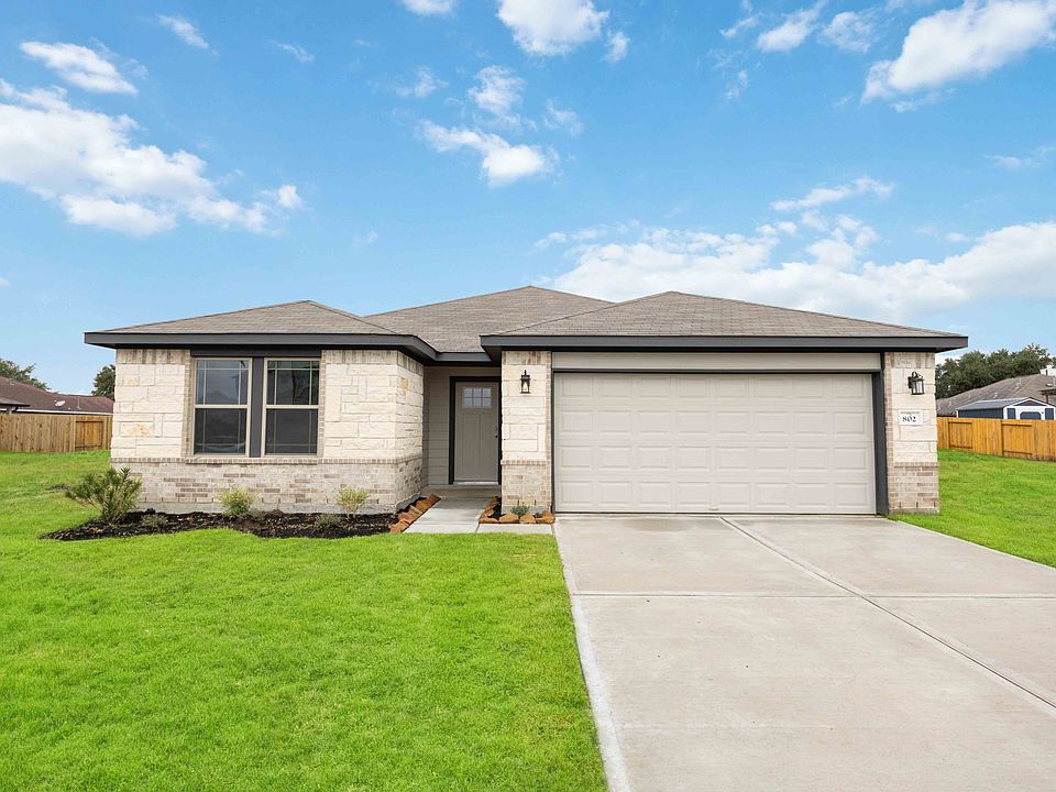 1st image of 802 Clear Valley Ln