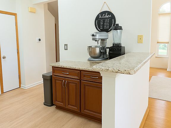 5th image of 1286 Cranbrook Dr
