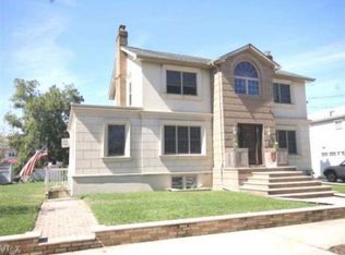 243 Beach 124th St, Far Rockaway, NY 11694