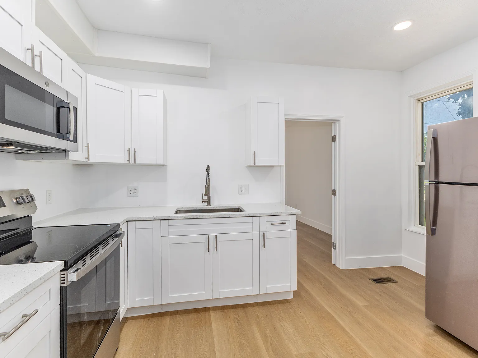 4 bed, 1280 sqft, $2,000 — Photo 3
