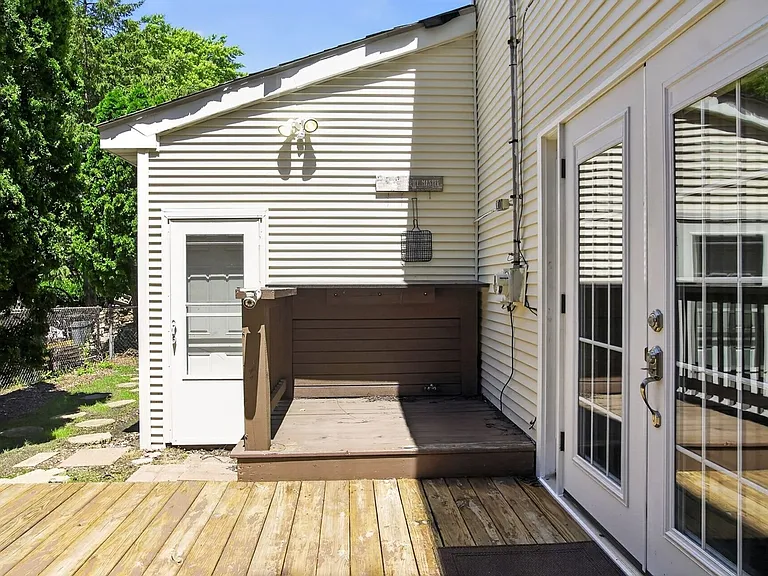 1702 N Beech Rd — Photo 42