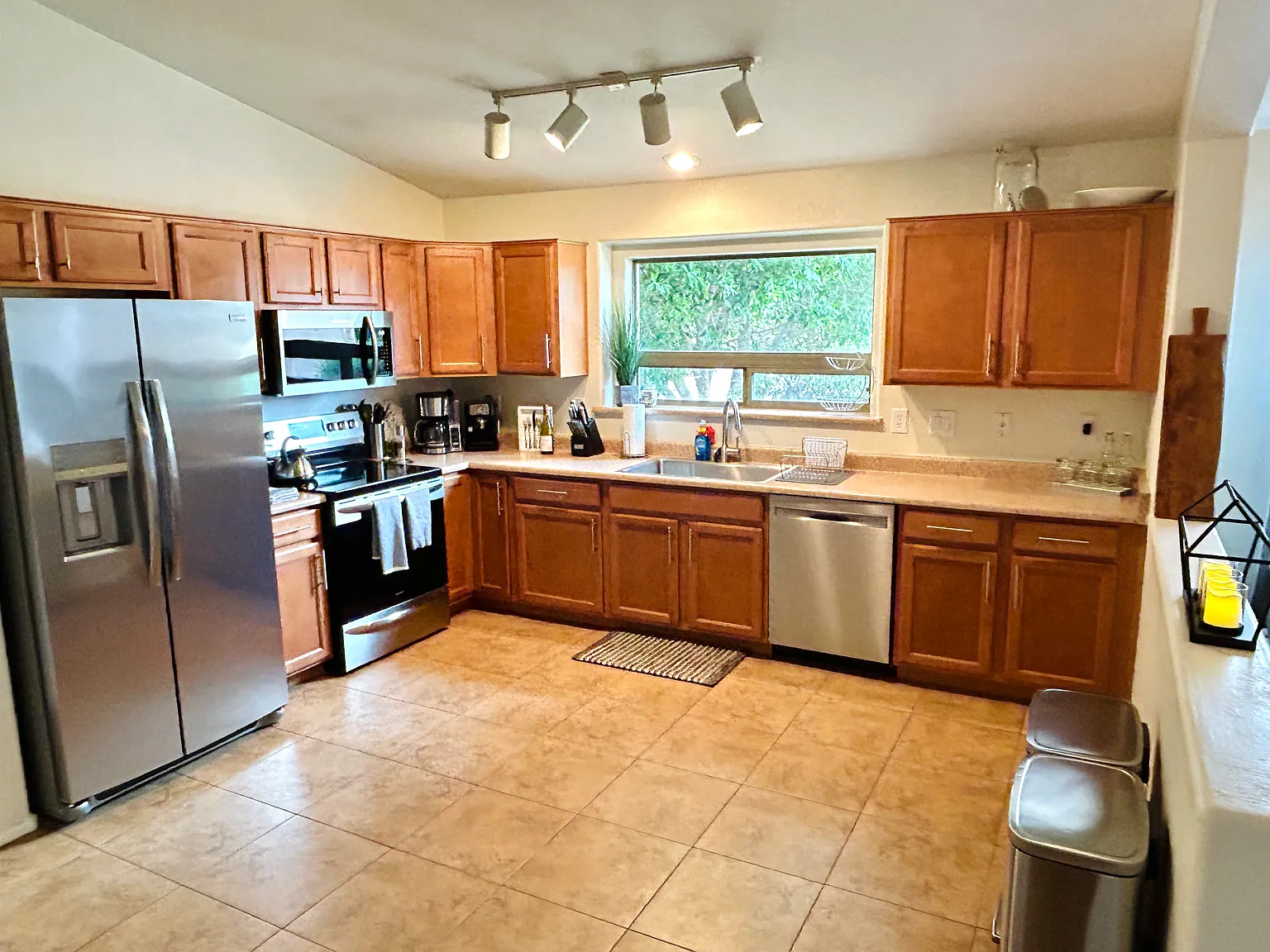 3 bed, 1591 sqft, $3,200 — Photo 4