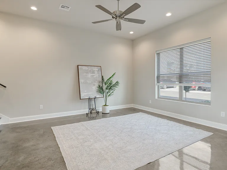 101 Firethorn Dr — Photo 4