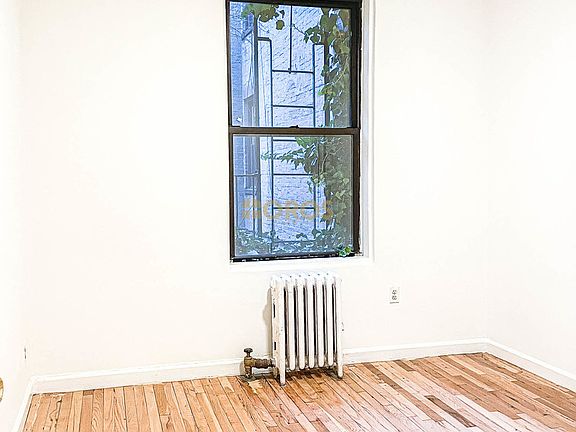 4th image of 232 W 16th St #2R