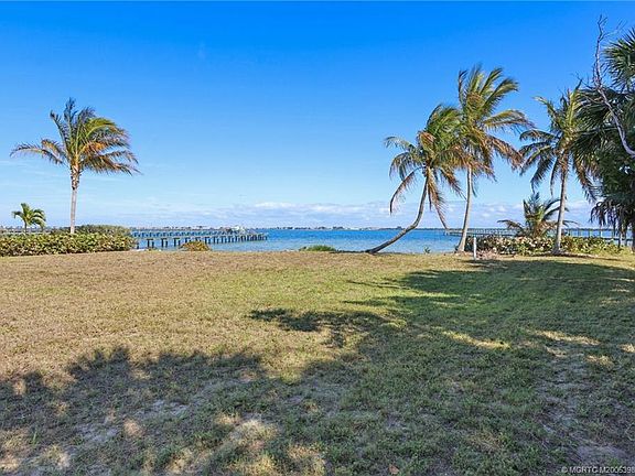 2nd image of 94 N Sewalls Point Rd