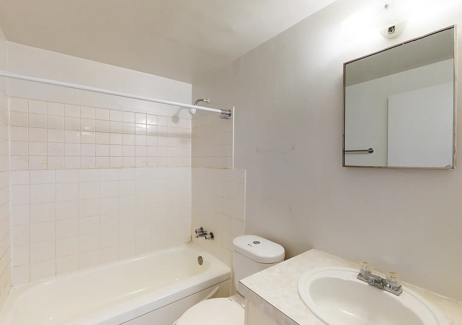 Gloucester Apartments — Photo 4