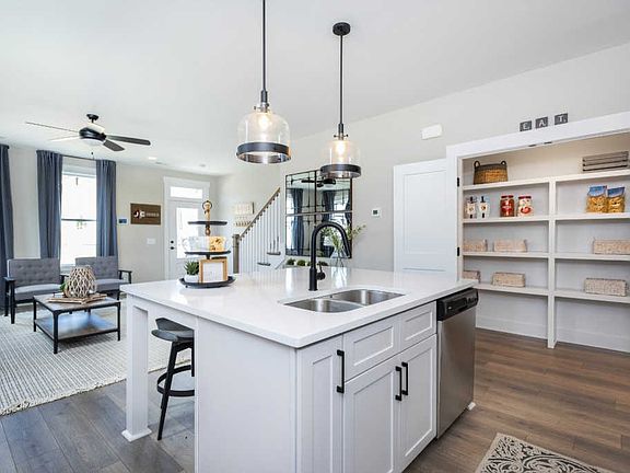 5th image of 2085 Oakwood Ave Unit 13