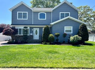 3938 Taft Ave, Seaford, NY 11783
