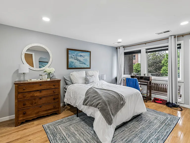 1130 Lombard St — Photo 12
