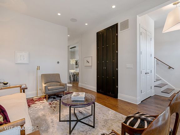 4th image of 834 N Winchester Ave