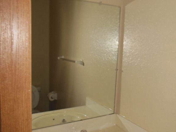 2nd image of 604 NE English Manor Dr APT A