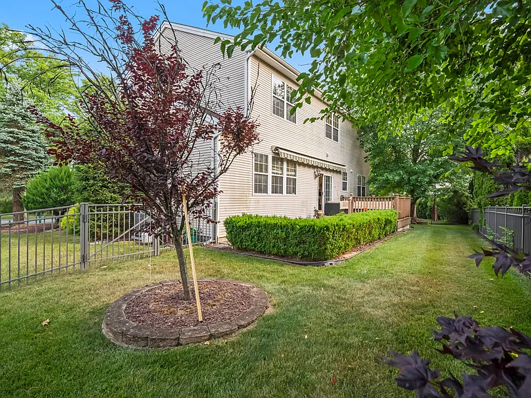 19 Hyde Park Dr — Photo 17