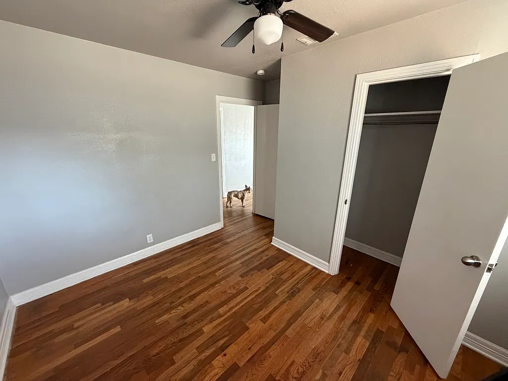 Charming 3-Bed House with Central A/C and Fenced Yard — Photo 4
