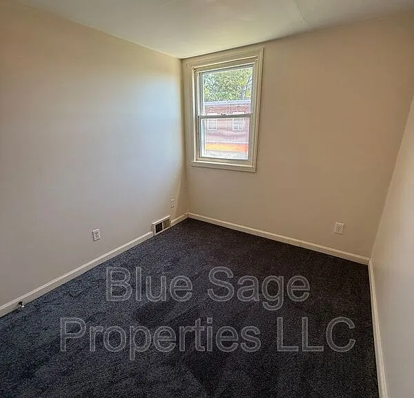 1427 Simpson St — Photo 14