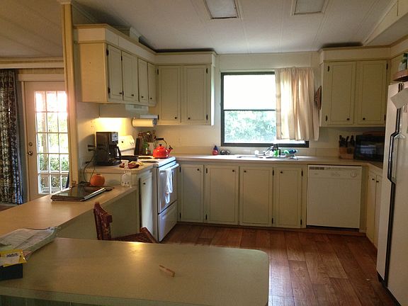 2nd image of 3962 Edgewater Dr