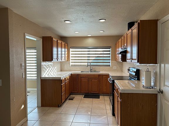 3rd image of 5675 E Jensen Ave