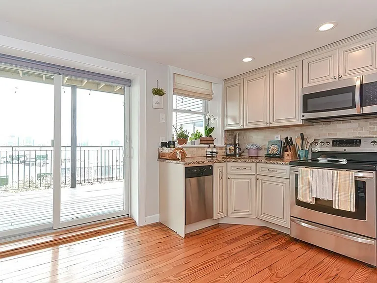 205 Webster St #1 — Photo 5