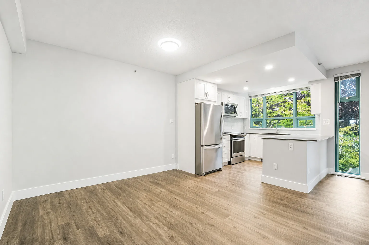 150 East Keith Road — Photo 3