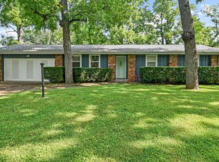 911 W Valley Ct, Springfield, MO 65807