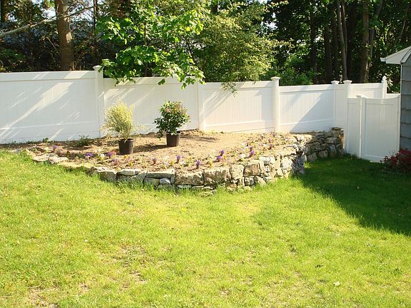 Natural stone retaining wall