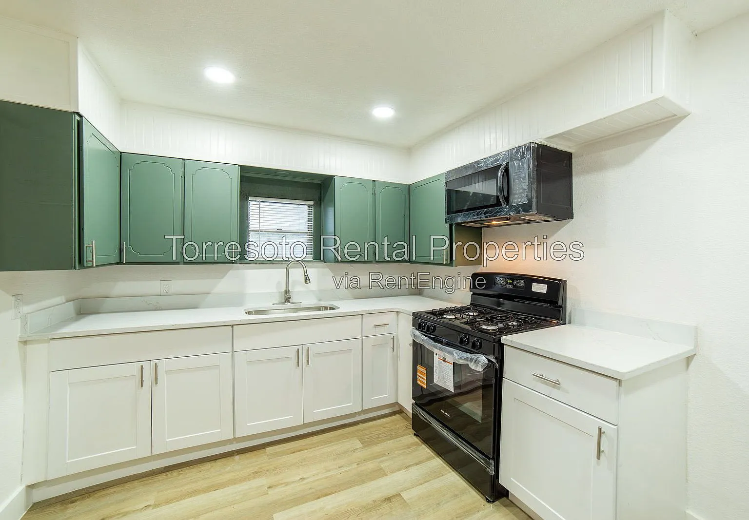 2 bed, 1.0 bath, 2771 sqft, $1,400 — Photo 3