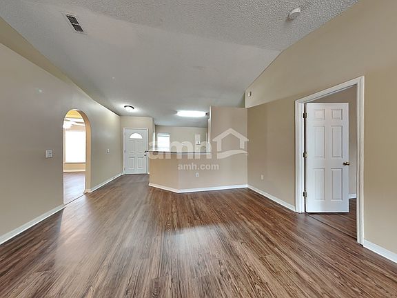 4th image of 10418 Maronda Dr