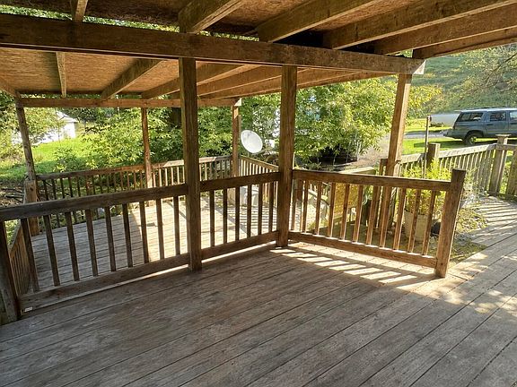 3rd image of 516 Sugar Camp Rd