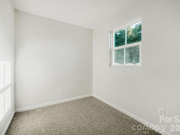 5th image of 2394 Everton Cir SE