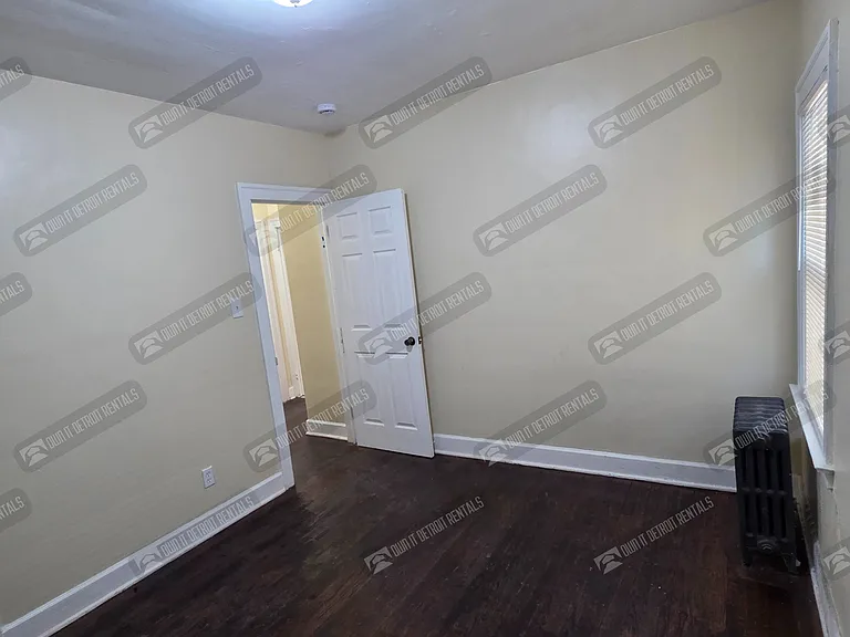 13918 Roselawn St — Photo 12