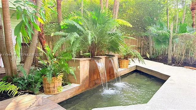 3 bed, $10,000 — Photo 2