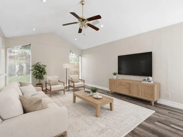 2408 Chelmsford Ct, Alvin, TX 77511