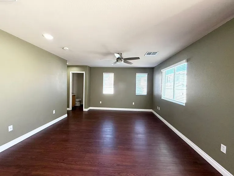 3925 Philomena St — Photo 6