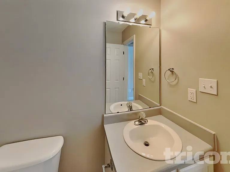 2112 McKinnon Dr — Photo 13