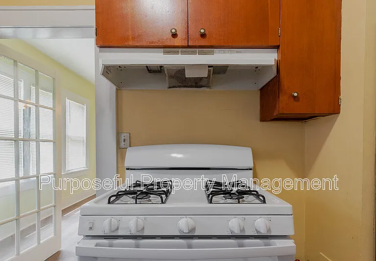 728 NE 15th St — Photo 11