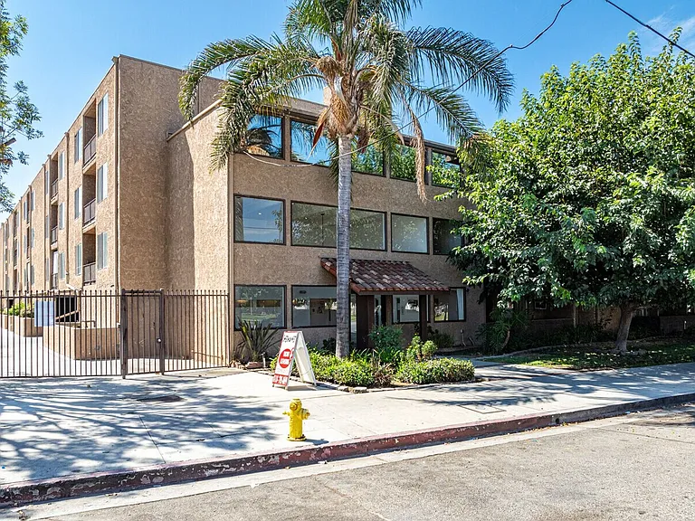 Welcome to Sherman West Apartments — Photo 13