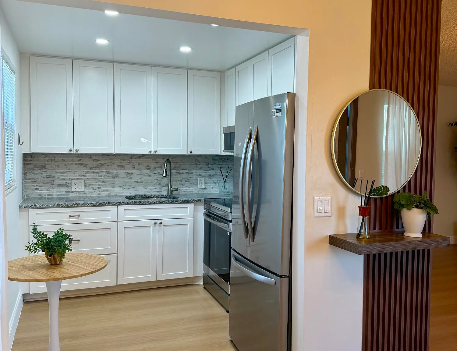 2 bed, 1.5 bath, 840 sqft, $1,700 — Photo 2