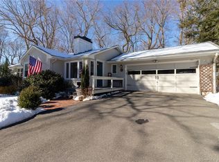 17 Evergreen Ln, Glastonbury, CT 06033