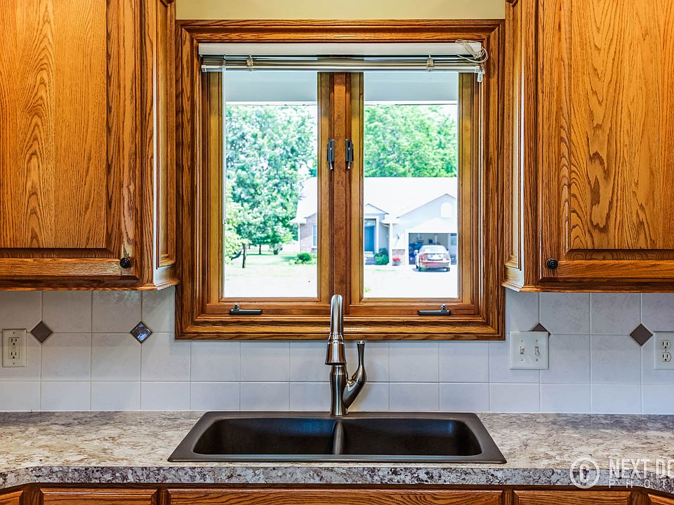 1st image of 7029 Maplelawn Dr